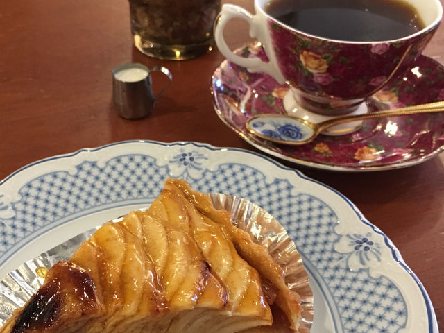 綺麗に並べられた、りんごのタルト。_果琳千里中央店
