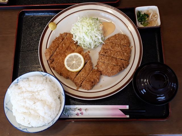 ロースかつ+メンチかつ定食_レストランかつみ