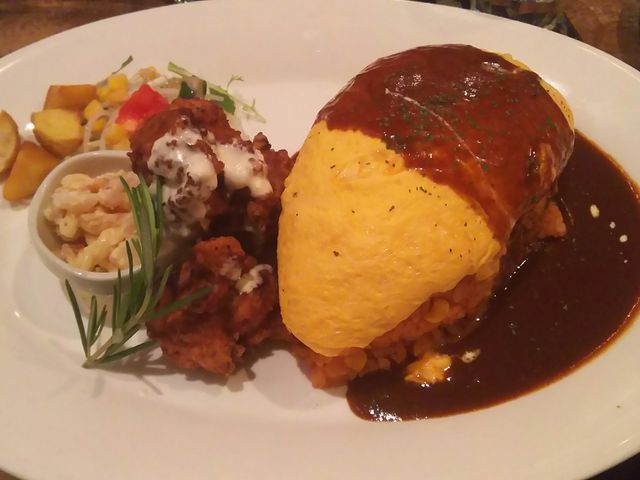 オムライスLサイズ、チーズ追加_CAFE BAGUS