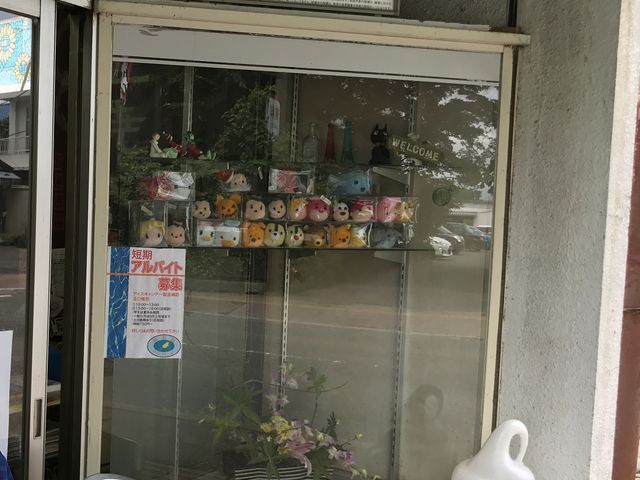 お店のショーウィンドウが昭和レトロ_野村屋