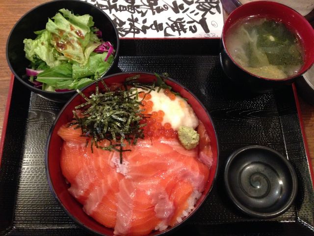 サーモンいくら丼_ひなたかなた