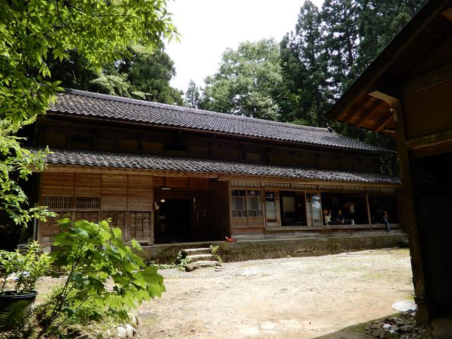外観_おおかみこどもの花の家