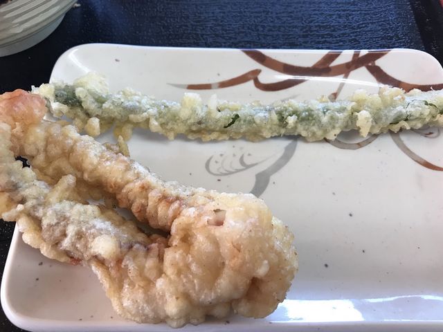 ゲソ天と季節もののアスパラガスの天ぷら_純手打うどん・よしや