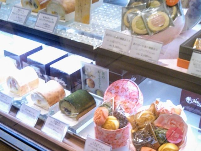 『バラを模ったスイーツのBOX』。_モンシュシュ・日本橋三越本店