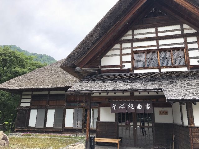 立派な曲り家です_そば処曲家