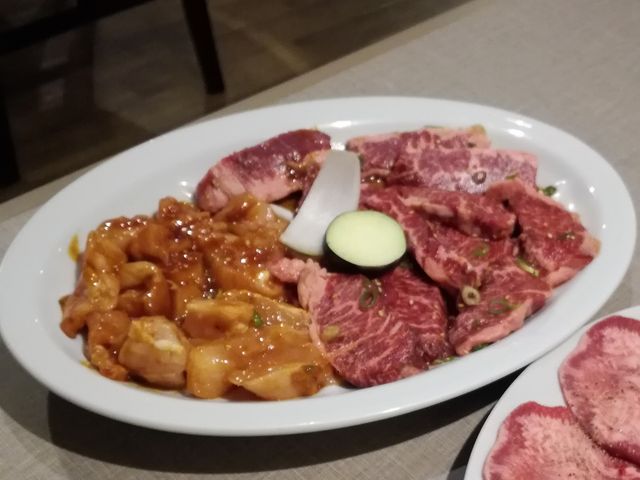 ハラミ2人前とミノ1人前_焼肉朱里苑