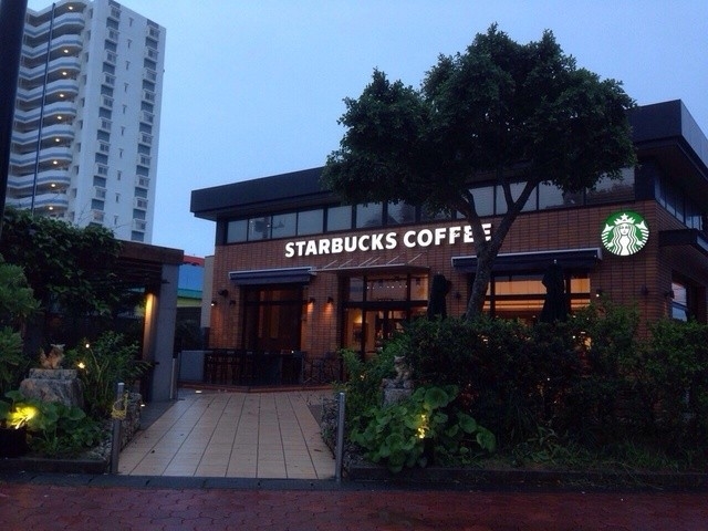 スタバ北谷国道58号店_スターバックス・コーヒー 北谷国道58号店