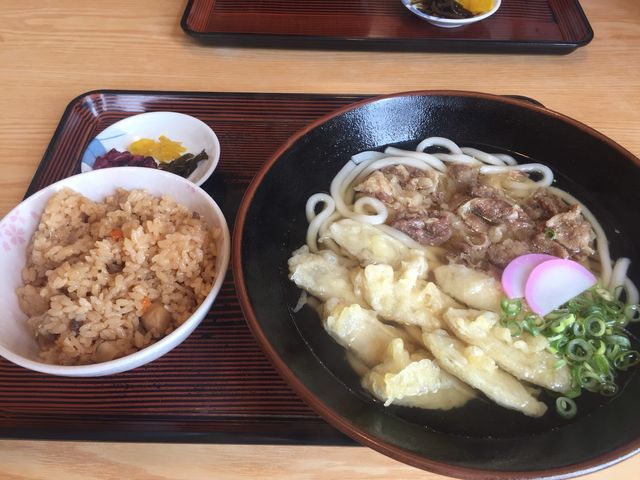 かしわ飯と肉ごぼう天うどん_うどん華諫早店