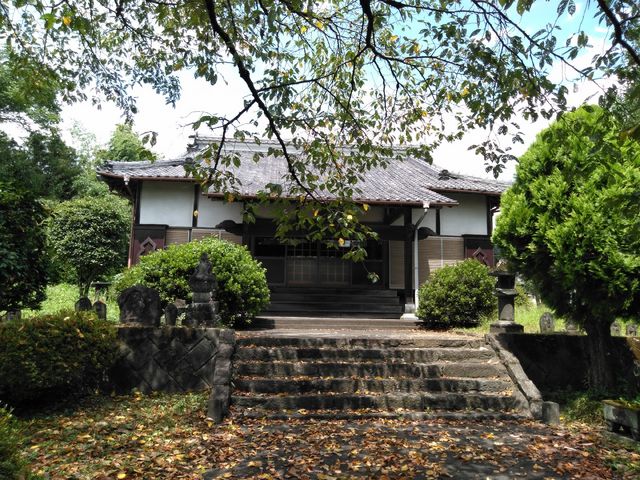 石上寺です。_石上寺の石造仏群