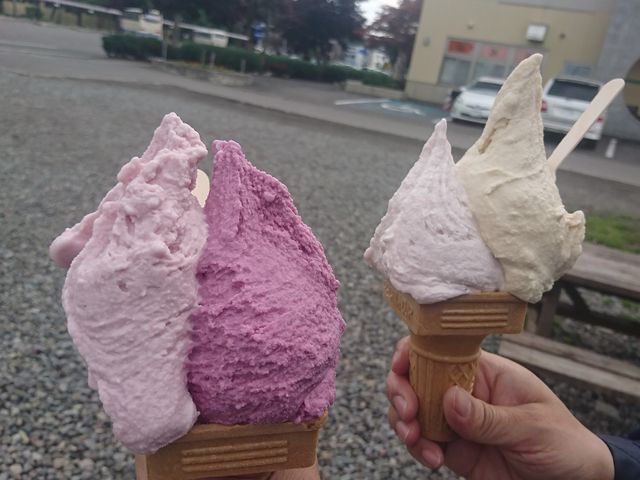 たしか、いちごとカシスと、あまおうとキャラメルだったとおもいます(^-^;_gelato siretoco