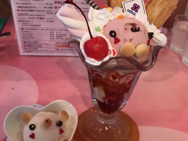 パフェもかわいい_めいどりーみん 大阪 なんば店