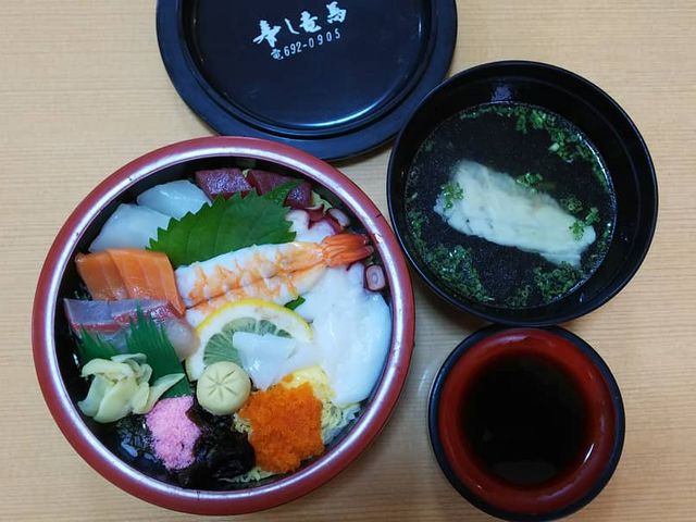 いろんなお刺身がのってました(^^)_寿し竜馬