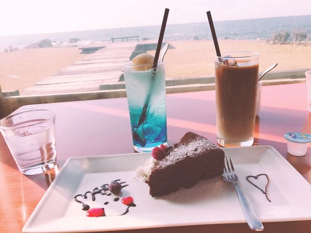クリームソーダ、カフェオレ、ガトーショコラです。見た目はもちろん、味もおいしかったです。_MARE