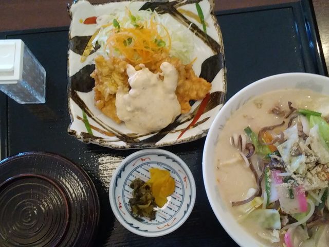チャンポンとのセットも人気_おぐら 出北店
