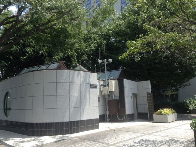 立派な公衆トイレ_四ツ谷駅前広場