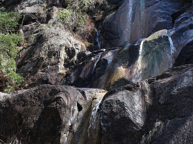 登山道にある落ヶ滝。_金勝山