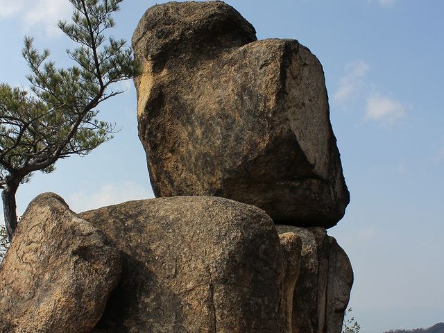 微妙なバランスをたもっています。_金勝山