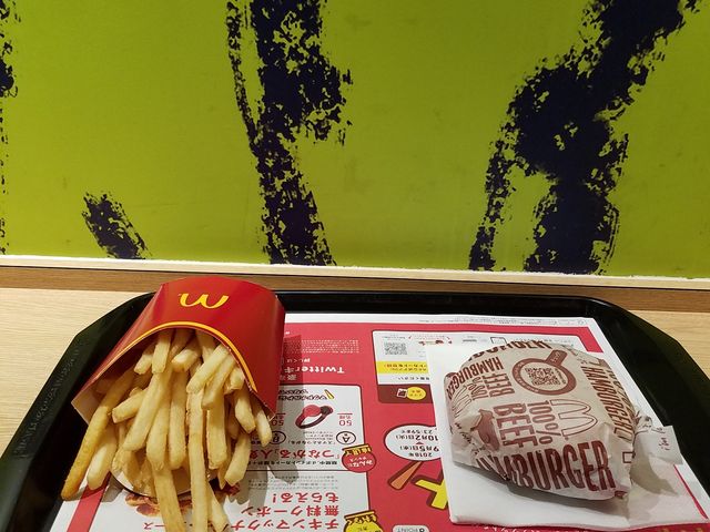 ハンバーガーとポテト_マクドナルド葛西店