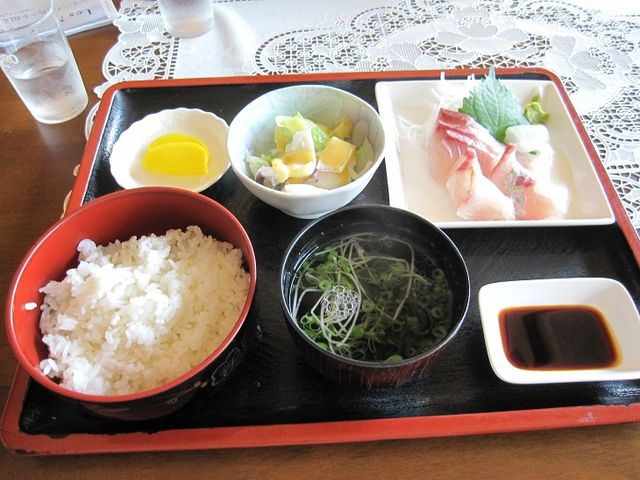 定食850円_みなと屋