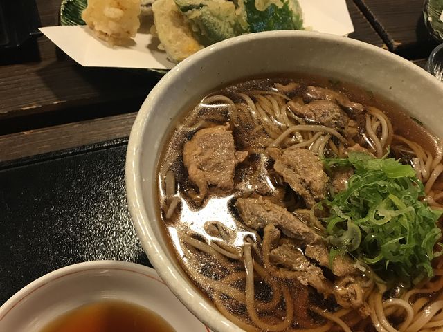 冷たい肉そばと店員さんの山形弁で、山形を満喫しました!_そば処 紅山水 紅の蔵