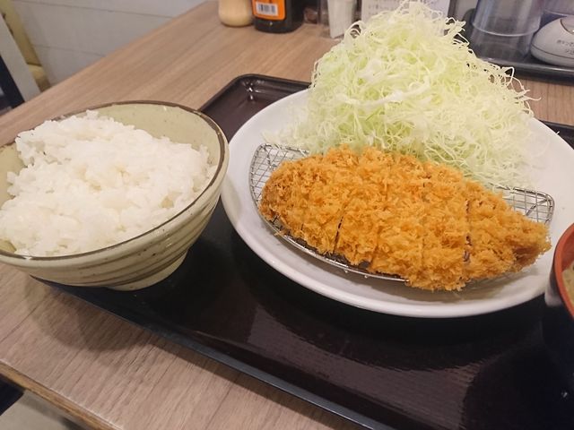 キャベツとご飯大盛り_とんかつ 坂井精肉店 大宮ステラタウン店