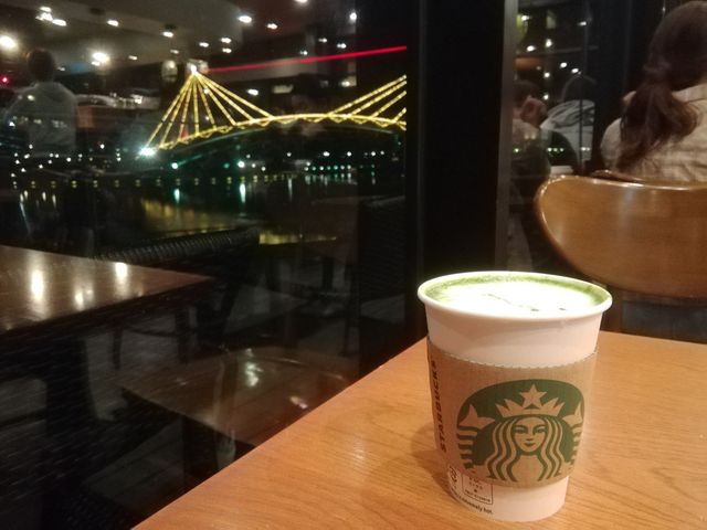 スタバから環水公園を望む_スターバックス・コーヒー 富山環水公園店