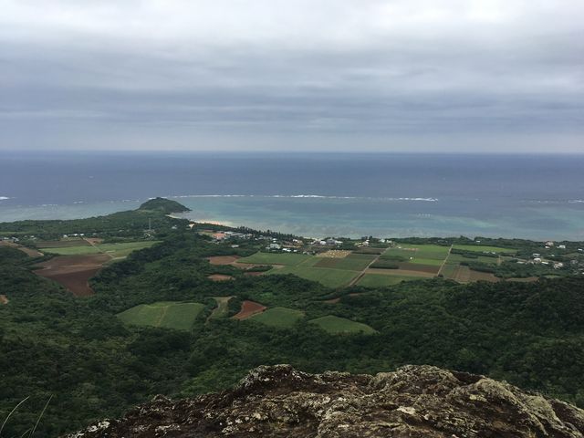 マーペーからの絶景(曇っていたのが残念ですが絶景が見られました)_うたくなー石垣島
