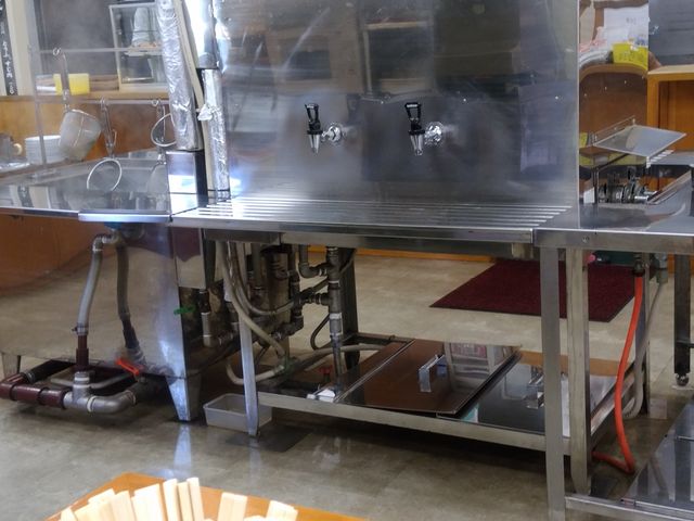 自分で湯切りをして、自分で汁をいれます。_上原屋 本店