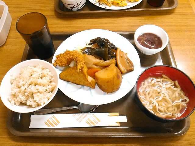 煮付け定食(玄米、沖縄そば、ぜんざい)_花笠食堂