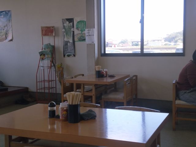 テーブル席と座敷があります。_はゆか