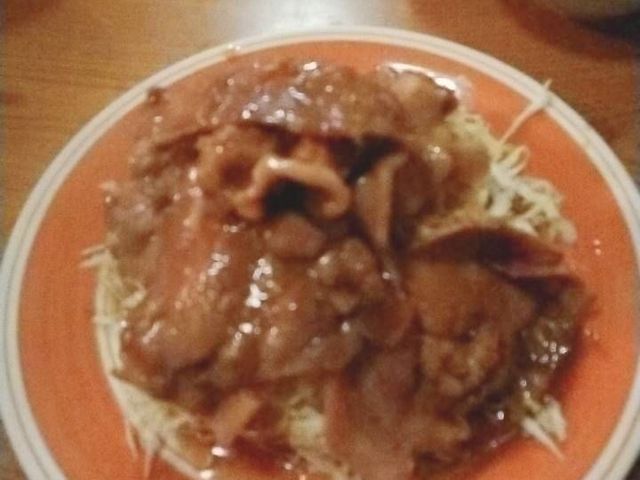 肉炒め定食900円
これにご飯、おみそ汁、漬物がセット_ますや