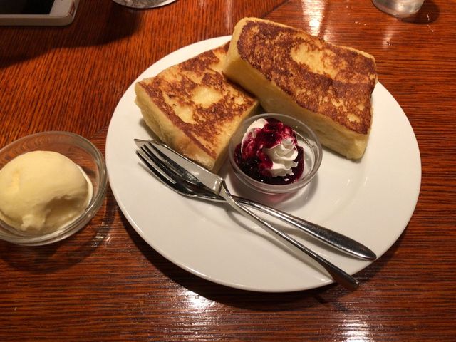 フレンチトーストwith ストロベリージャム&バニラアイス_Cafe・AALIYA