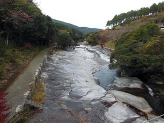 清流「瀬川」と川沿いの遊歩道「鮎もどし自然公園」(対馬)_鮎もどし自然公園