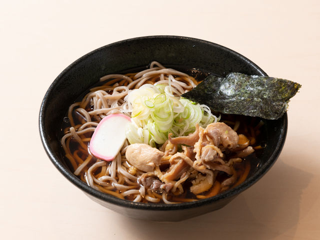 冷たい肉そば(出羽かおり) ¥650_KOHARA亭