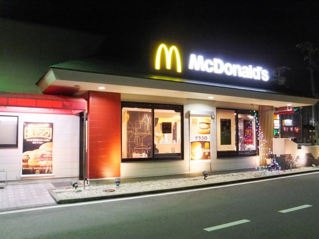 店舗外観(夜間)_マクドナルド伊賀上野店