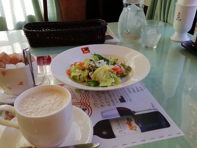 たっぷりのサラダとドリンクがつくAランチ_シャンゴ 倉賀野バイパス店