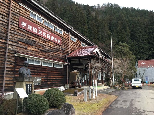 館(校舎)そのものも展示品価値がある。_明宝歴史民俗資料館
