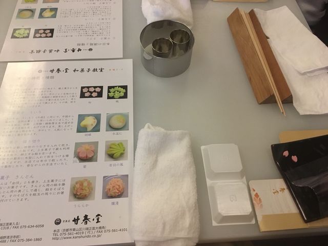 作った一部はその場で食べてその他はお持ち帰りも出来ます♪_甘春堂・本店