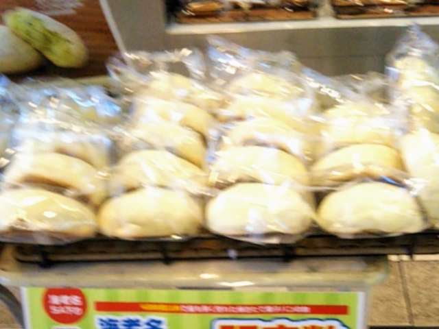 販売数世界一達成のメロンパン_メロンパンと焼きたてパン ぽるとがる 海老名SA下り店