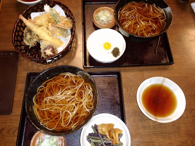 山菜そば とろろ蕎麦 天麩羅盛り合わせ
_高橋家
