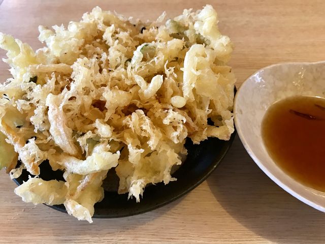 かき揚げもデカイです。_粉家