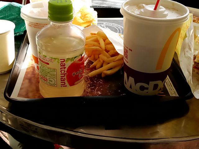 テラス席でいただきました_マクドナルド横浜ベイクォーター店(McDonald’s)