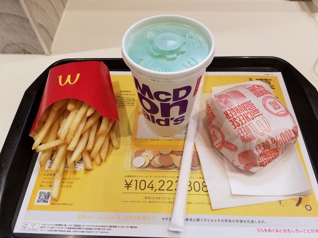 カウンター席に座りました。_マクドナルド銀座インズ店