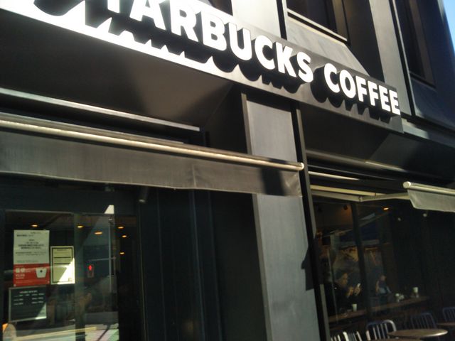 『スターバックス・コーヒー 日本橋スルガビル店』。_スターバックス・コーヒー 日本橋スルガビル店