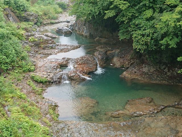 天候は曇りときどき雨でした。_四万の甌穴群