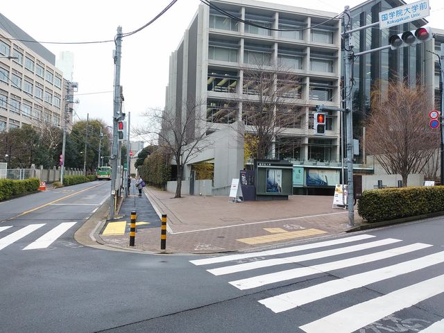 バス停からみる外観_國學院大學博物館