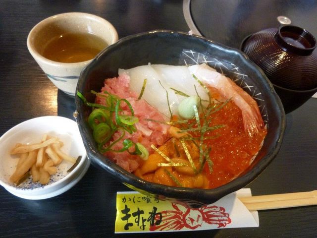 いくら、うに、ねぎとろ海鮮丼_かに喰亭ますよね