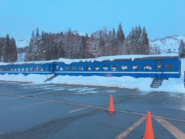 休憩所になってる電車_湯沢中里スノーリゾート