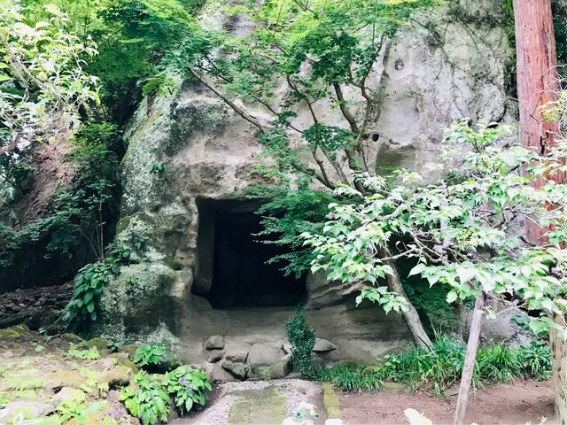 【やぐら(明月院)】_やぐら(明月院)