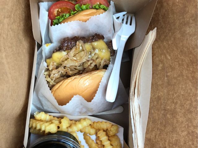 テイクアウト_シェイク シャック アトレ恵比寿店(SHAKE SHACK)